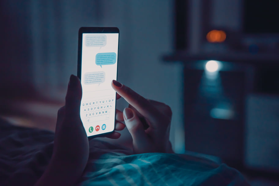 Trata el Insomnio adolescente causado por la ansiedad digital: Una pequeña guía para madres