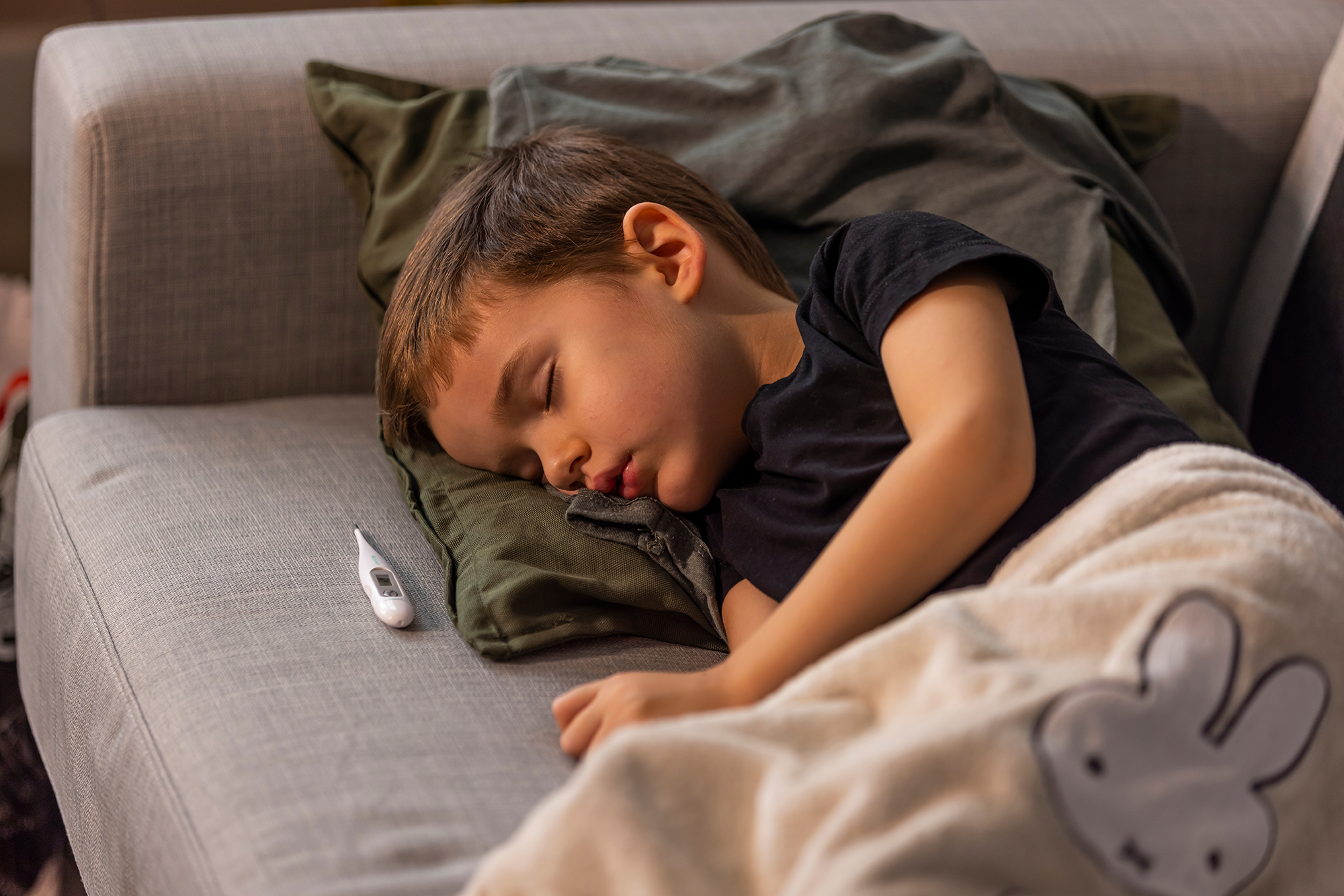 ¿Fiebre o golpe de calor? Aprende a diferenciarlos en los niños